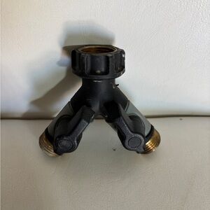 Black Dual Hose Connector